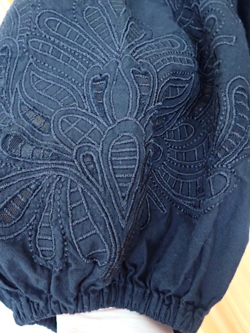 Banana Republic black balloon sleeve blouse - medium - Picture 12 of 13